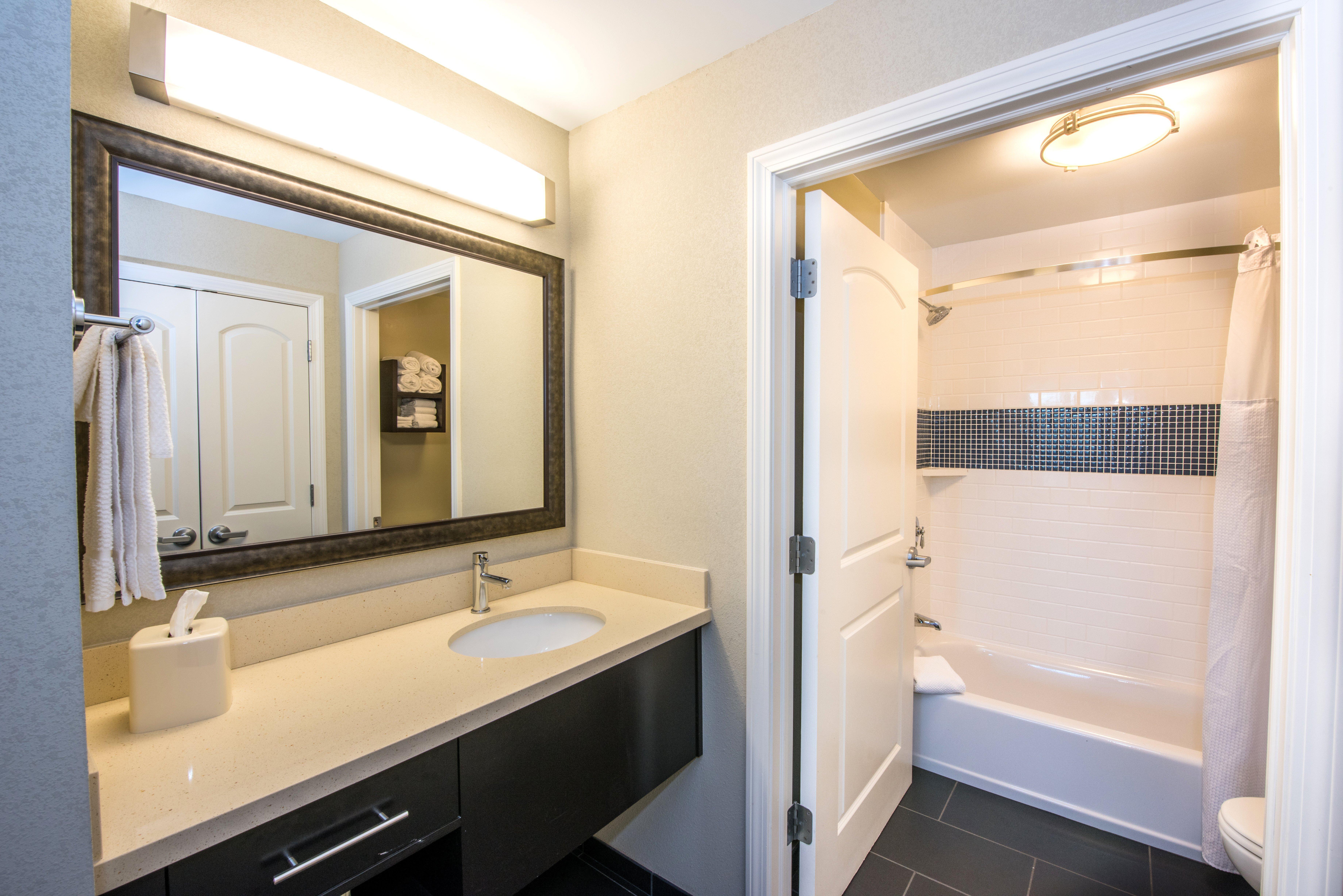 Staybridge Suites Albany Wolf Rd-Colonie Center By Ihg Экстерьер фото